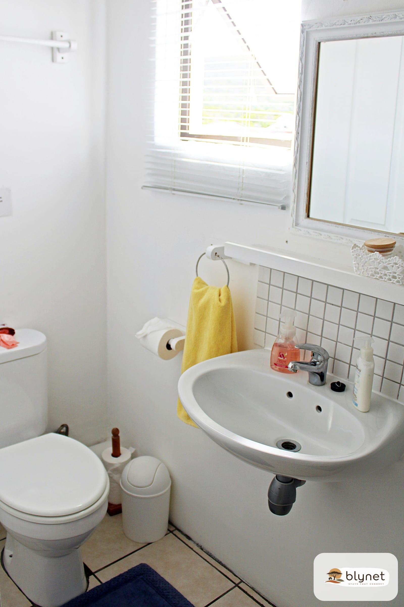 South of Africa Self-Catering Accommodation - garden cottage thumbnail 9