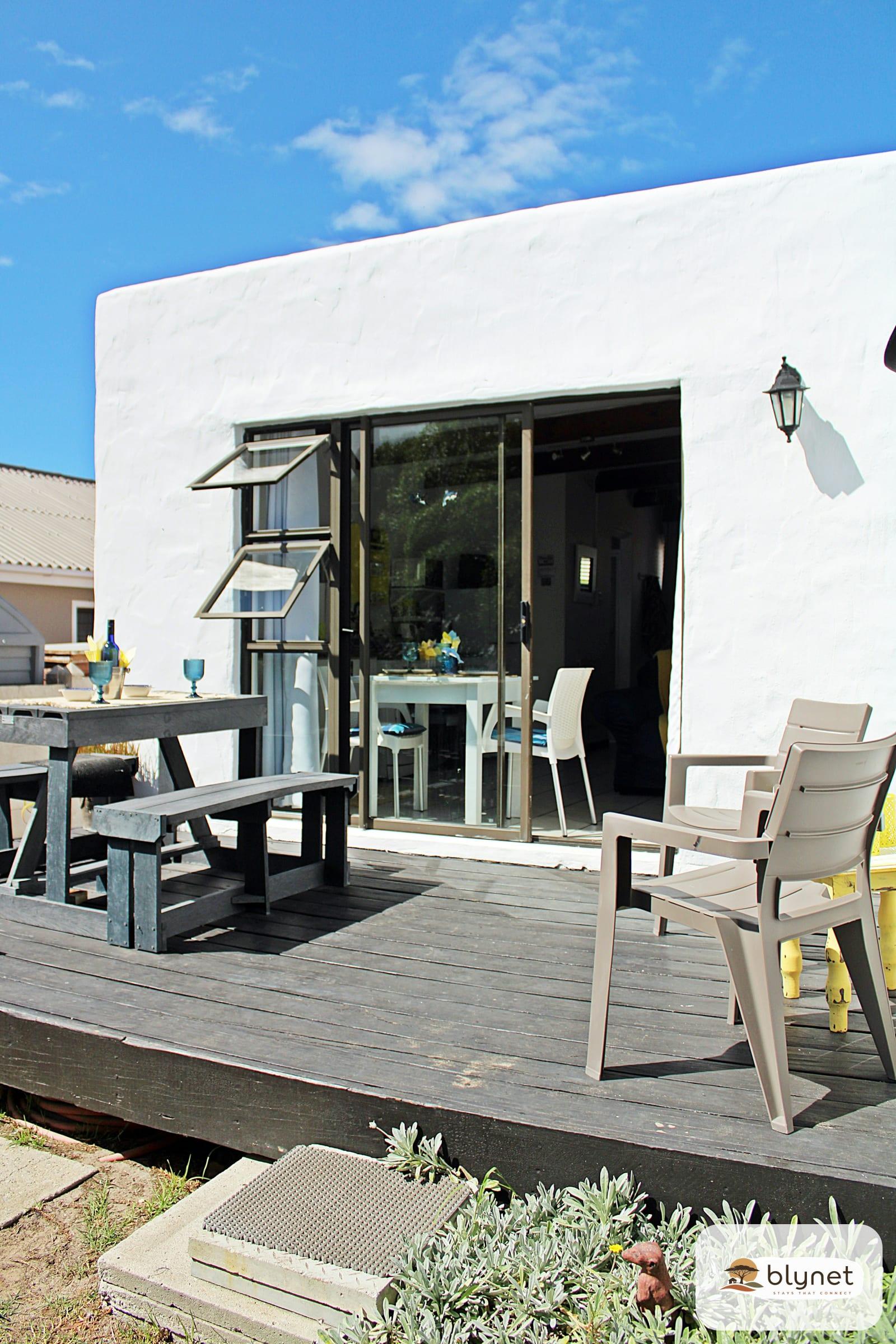 South of Africa Self-Catering Accommodation - garden cottage thumbnail 10
