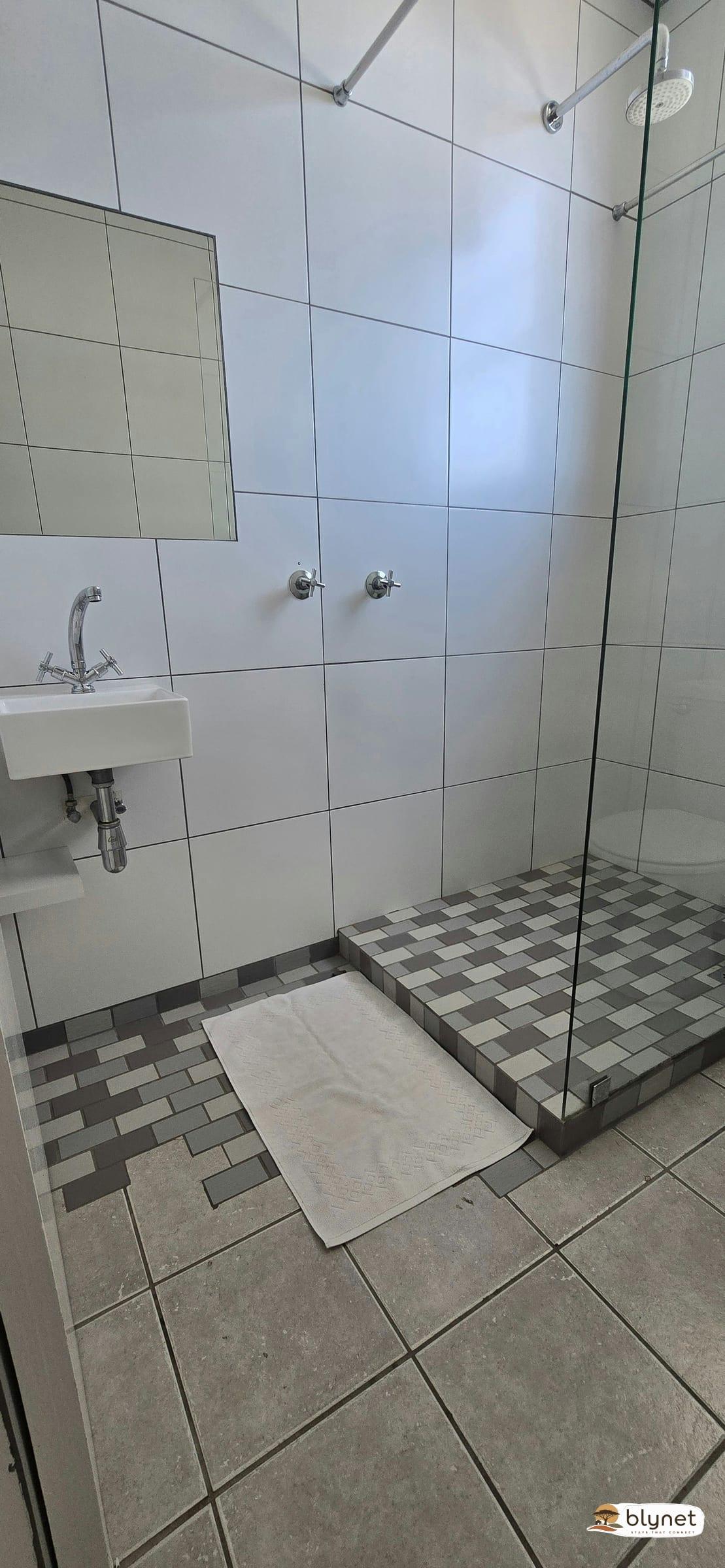 7th Floor Strand Beachfront Apartment thumbnail 13