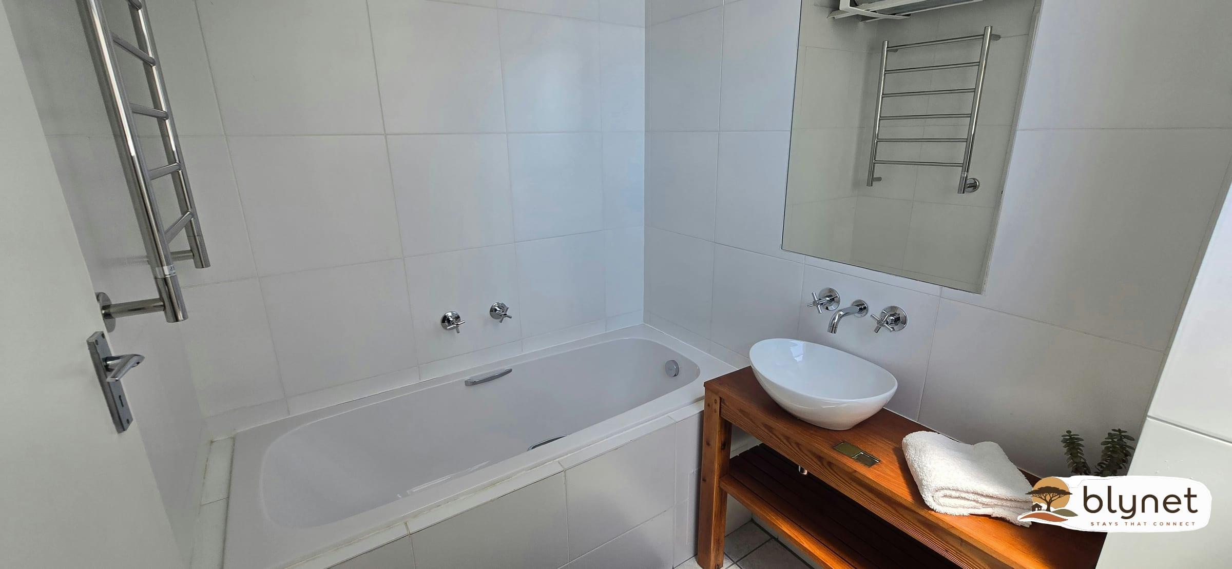 7th Floor Strand Beachfront Apartment thumbnail 20
