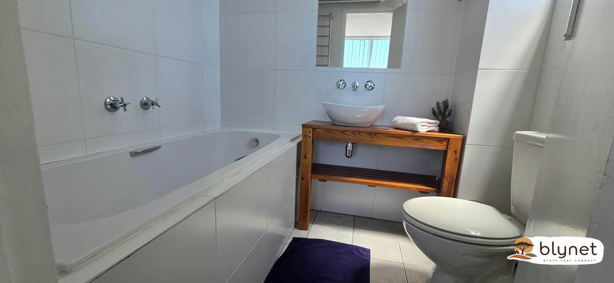 7th Floor Strand Beachfront Apartment thumbnail 19