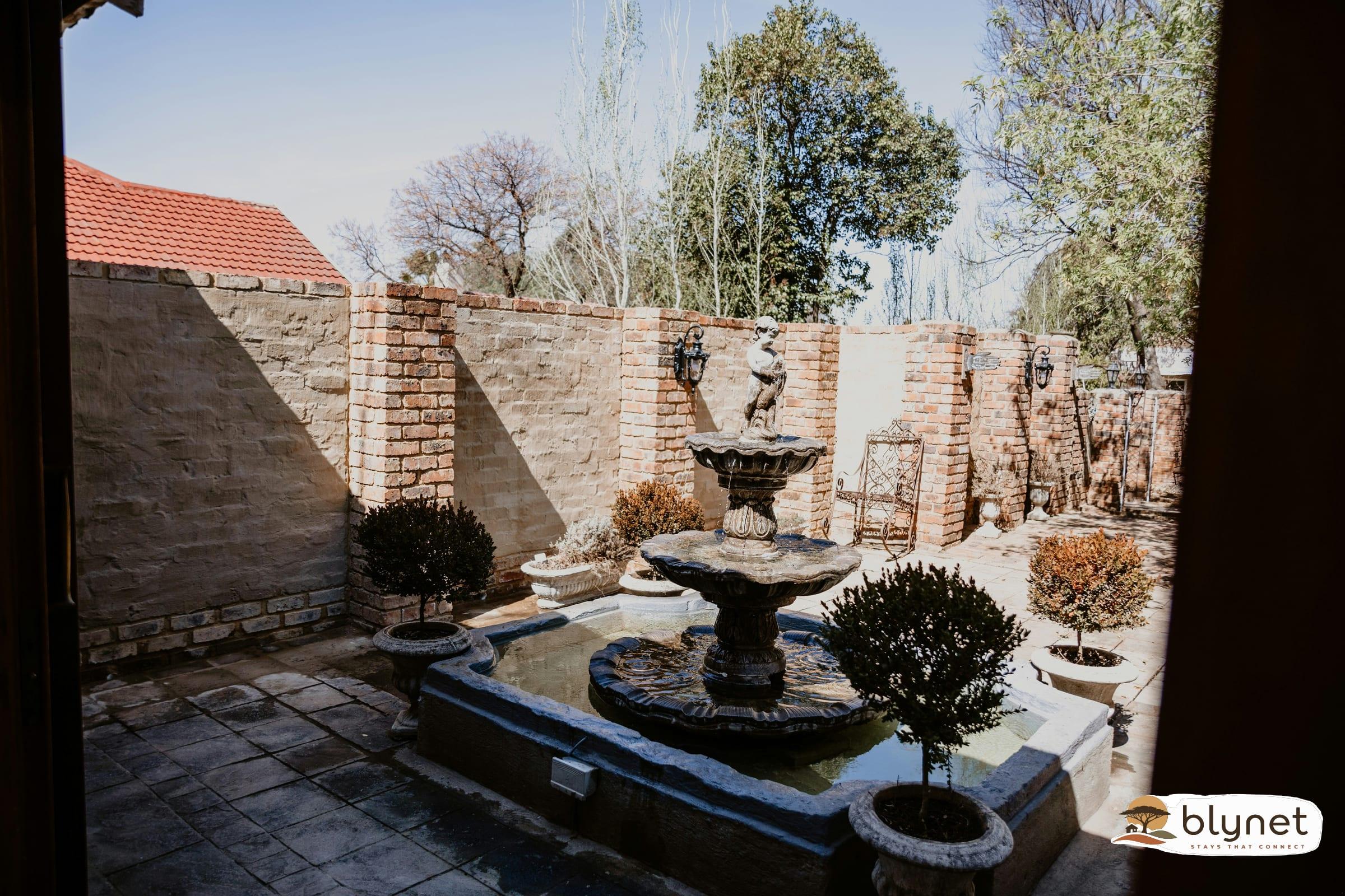 Tuis Guest House and Coffee Shop thumbnail 2