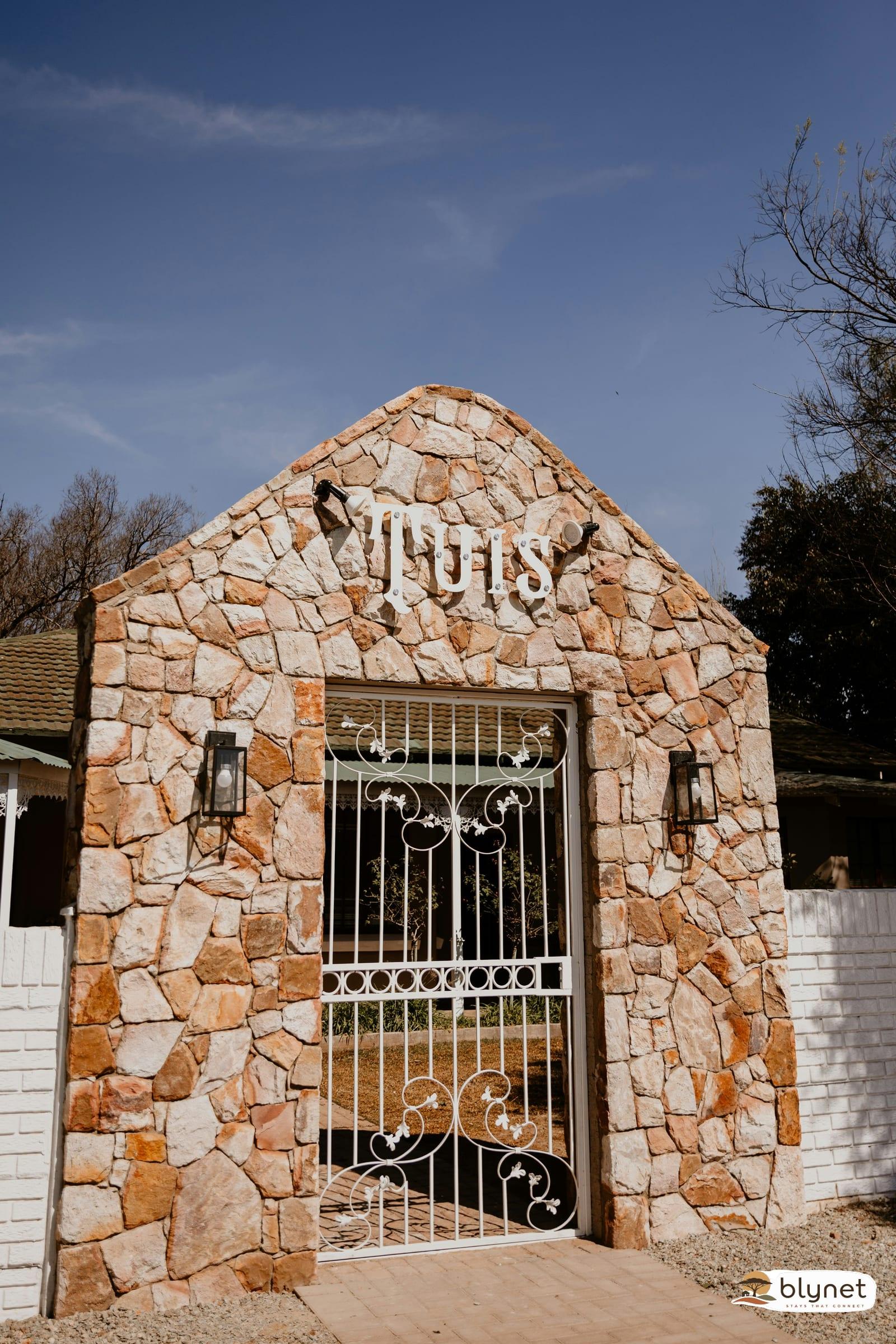 Tuis Guest House and Coffee Shop image 1