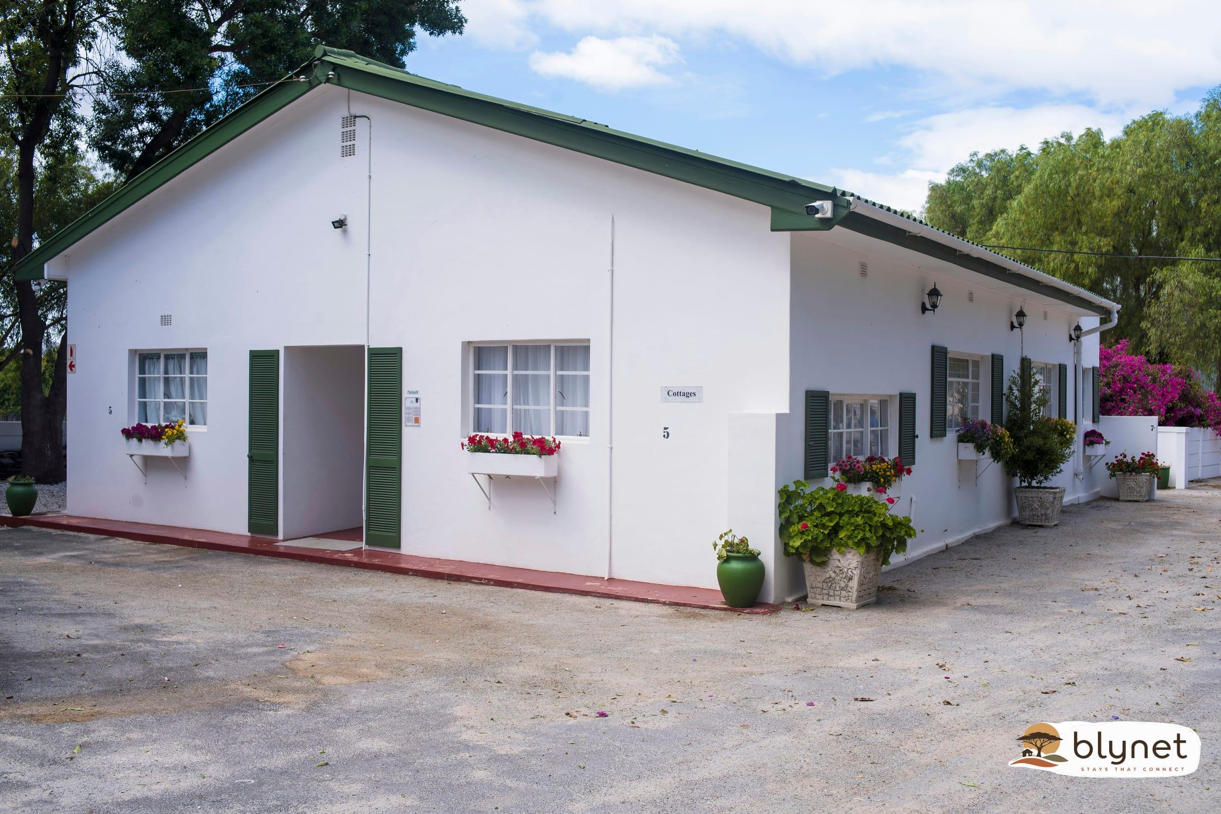 Green Olive Guesthouse - 2 Bedroom Family Cottage thumbnail 4