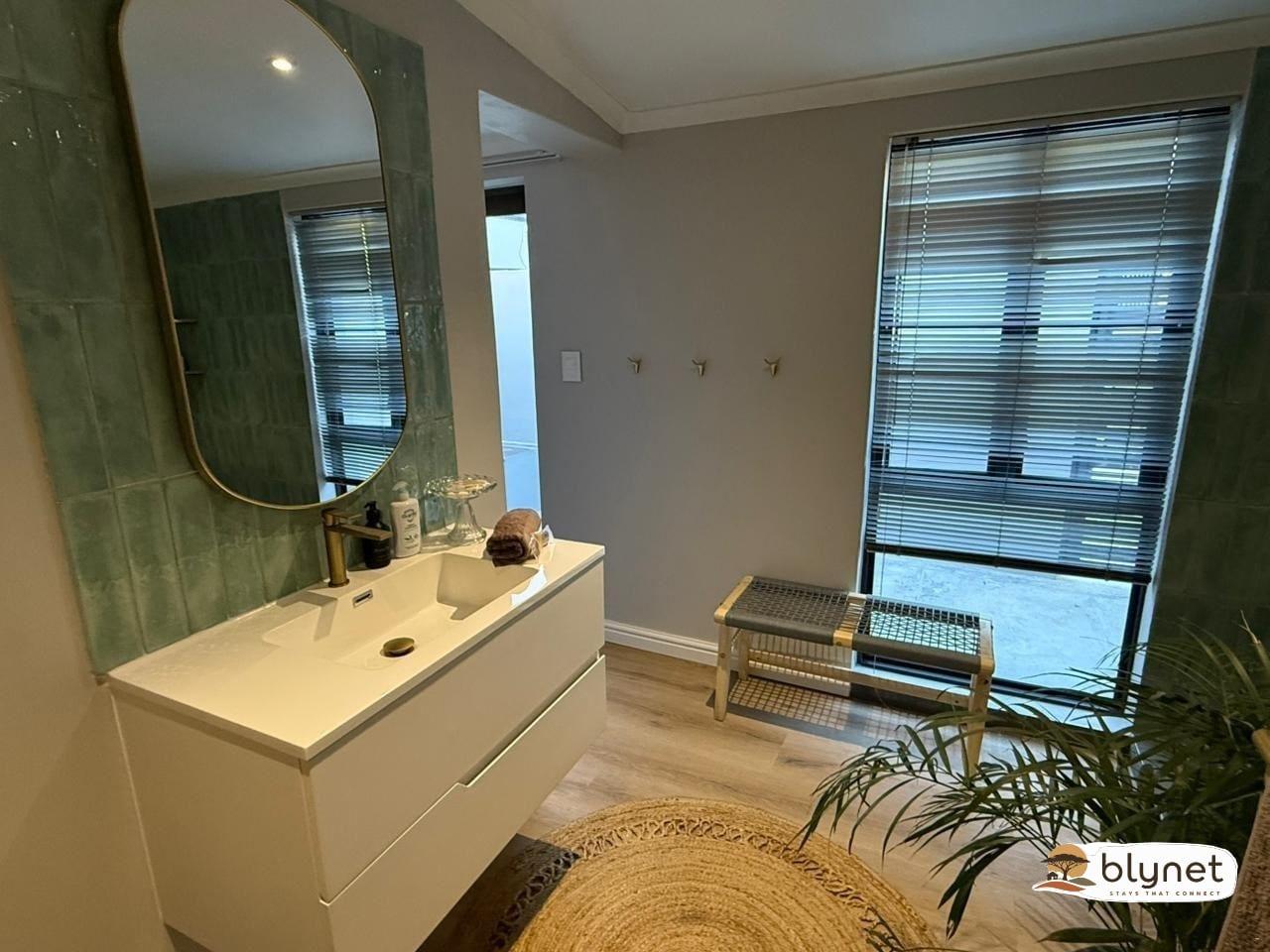 Durbanville self-catering apartments - Vygeboom Studio thumbnail 11