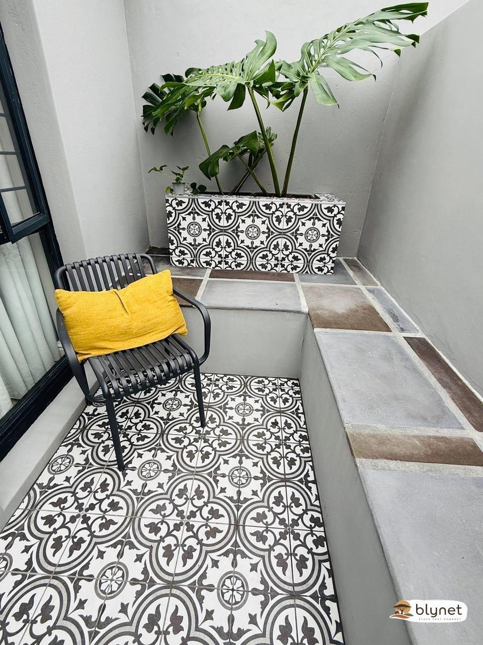 Durbanville self-catering apartments - Vygeboom Studio image 1