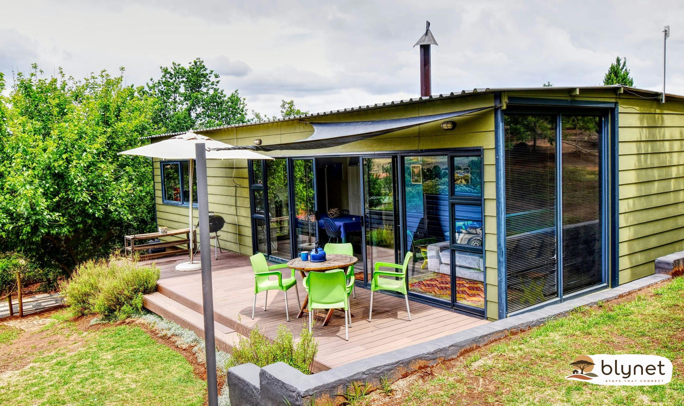 Golden View Luxury Self-Catering - Rustic Red Studio thumbnail 2