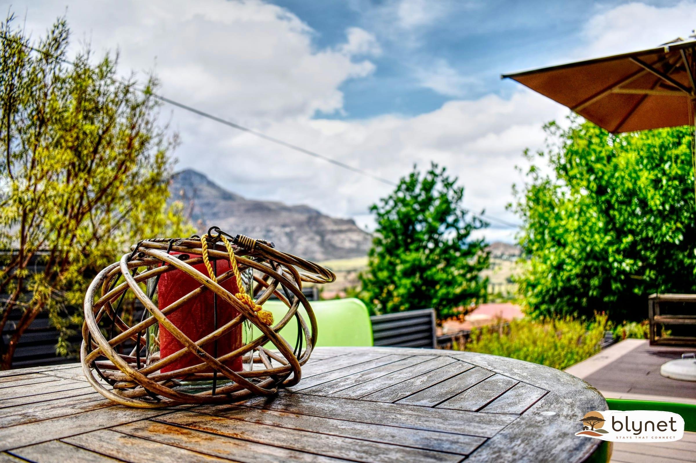 Golden View Luxury Self-Catering - Rustic Red Studio thumbnail 5