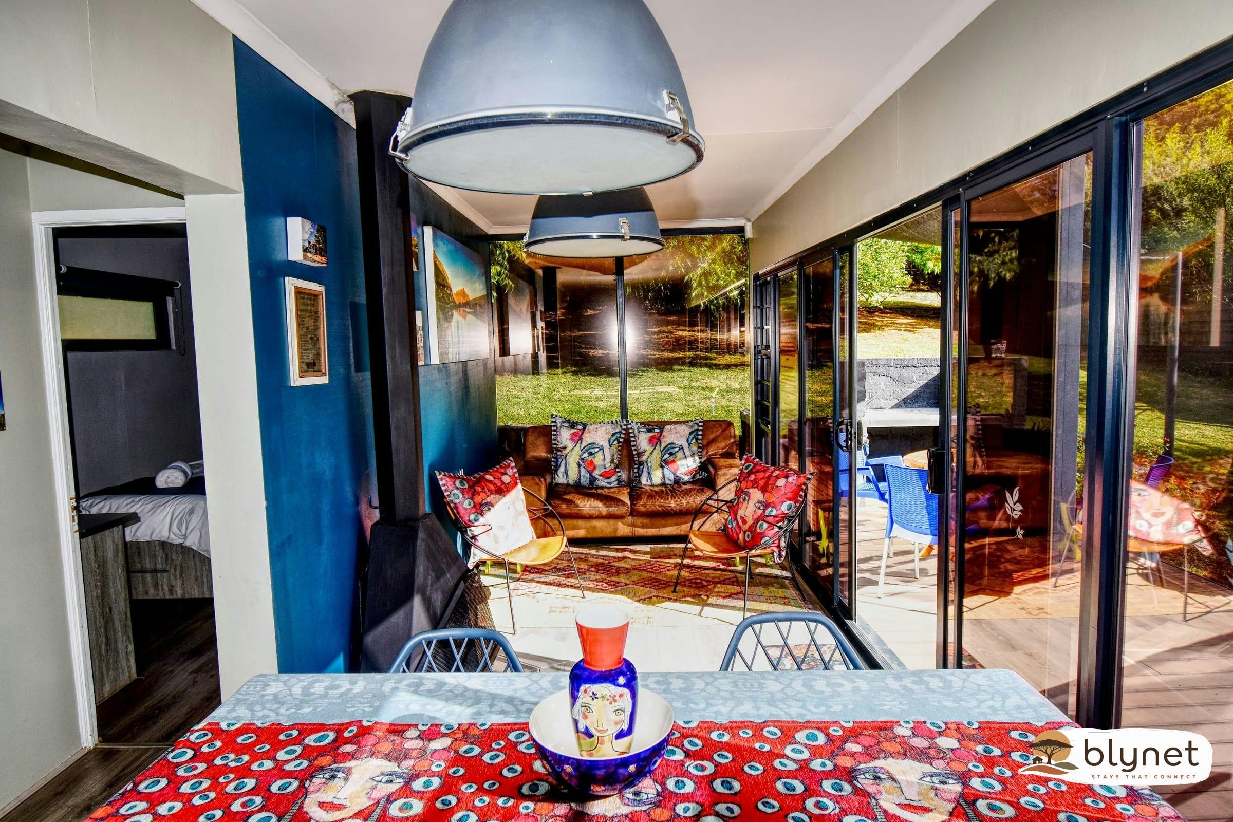 Golden View Luxury Self-Catering - Rustic Red Studio thumbnail 16