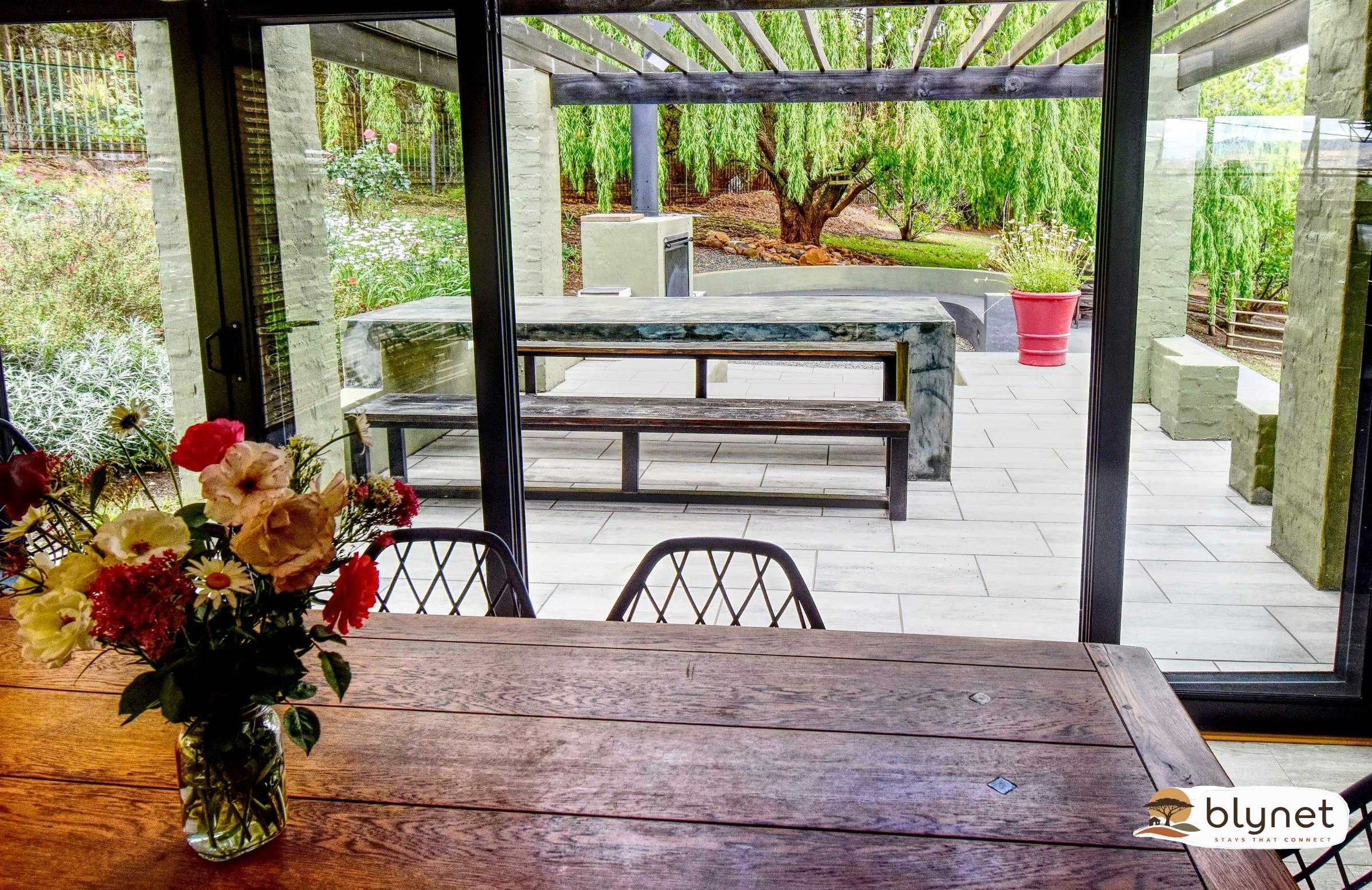 Golden View Luxury Self-Catering - Rustic Red Studio thumbnail 37