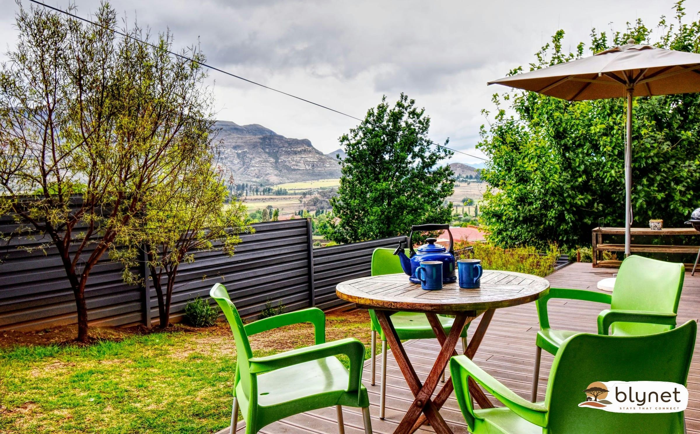 Golden View Luxury Self-Catering - Rustic Red Studio thumbnail 6
