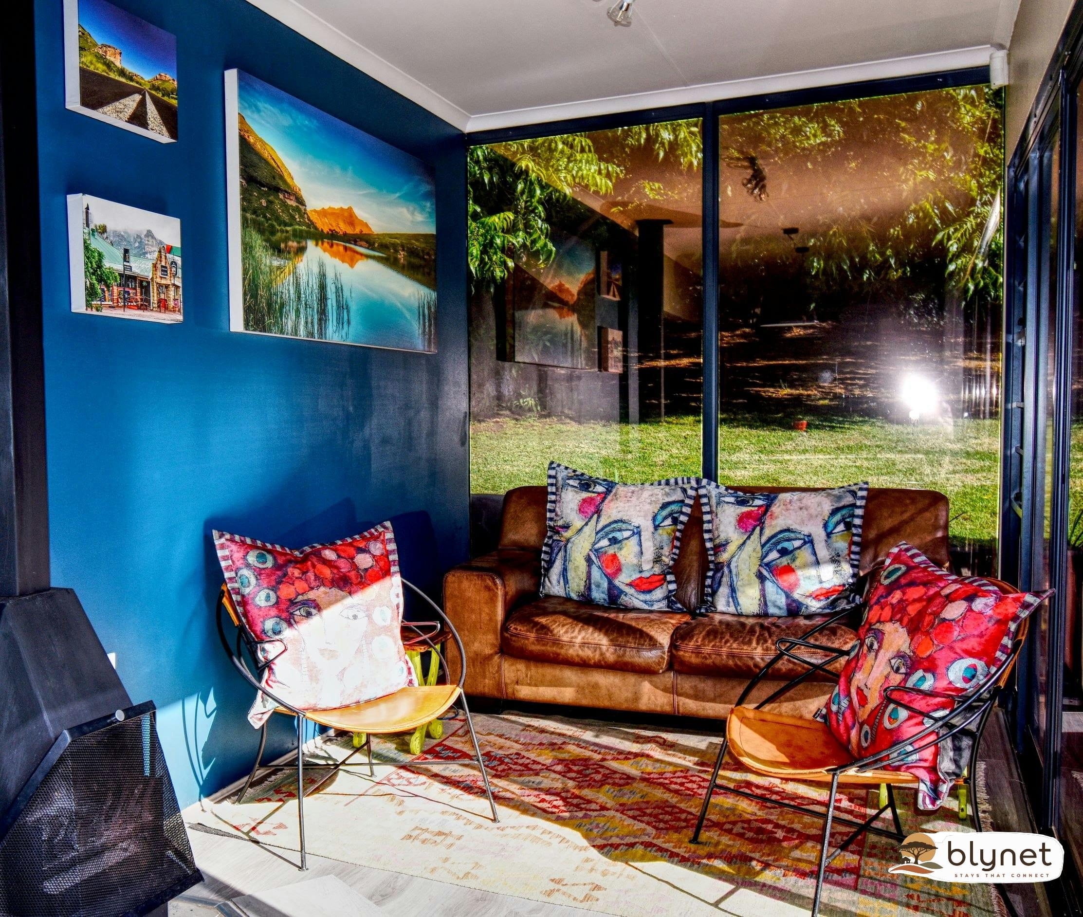 Golden View Luxury Self-Catering - Rustic Red Studio thumbnail 15