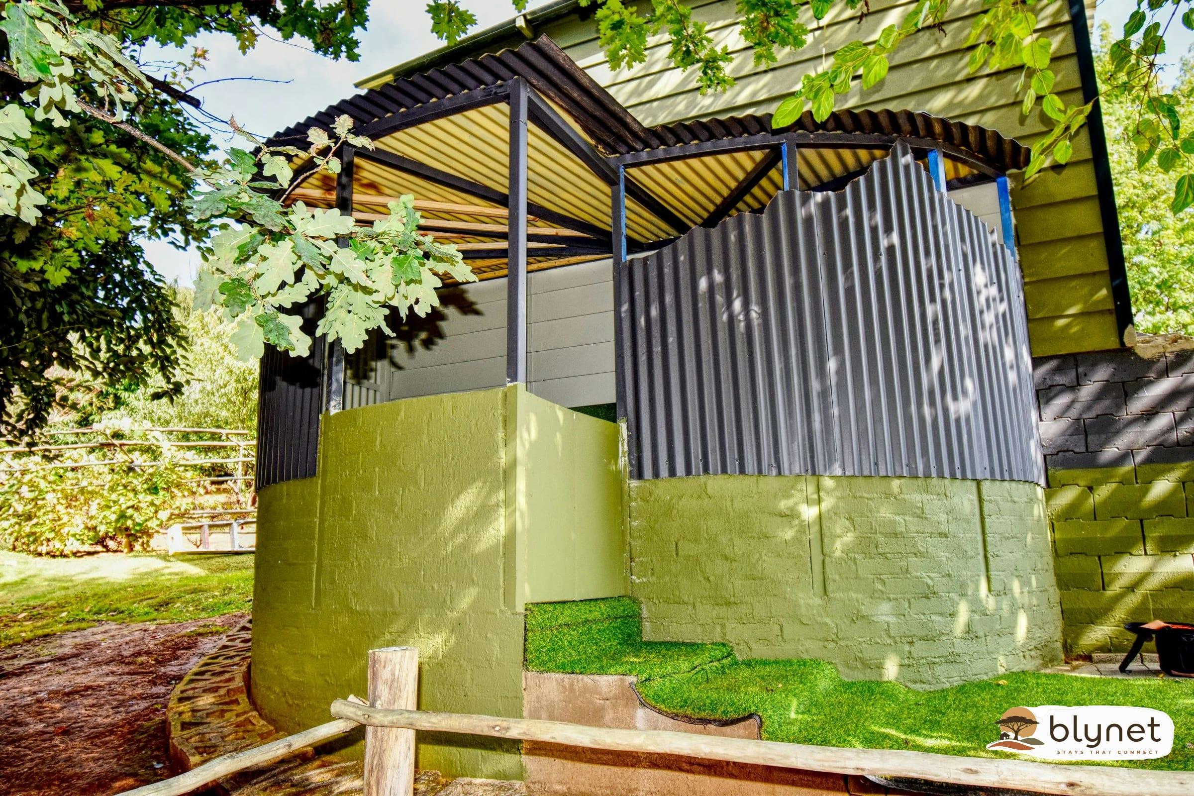 Golden View Luxury Self-Catering - Rustic Red Studio thumbnail 21