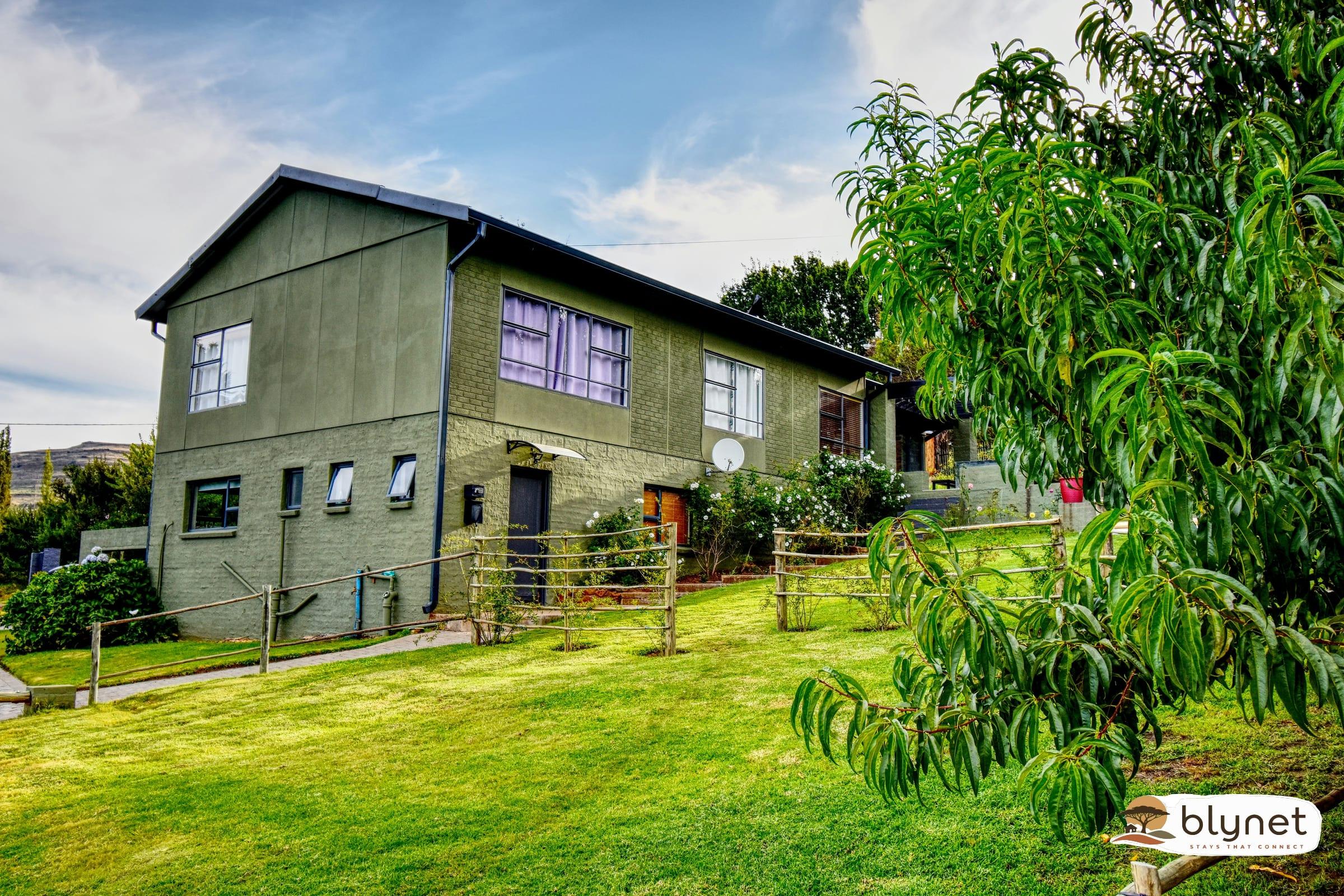 Golden View Luxury Self-Catering - Rustic Red Studio thumbnail 32