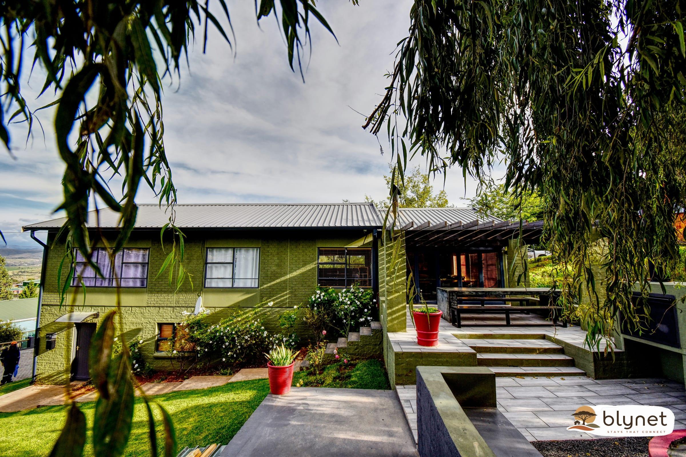 Golden View Luxury Self-Catering - Rustic Red Studio thumbnail 33