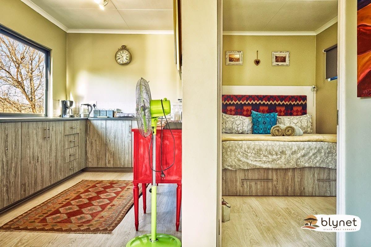 Golden View Luxury Self-Catering - Rustic Red Studio thumbnail 11