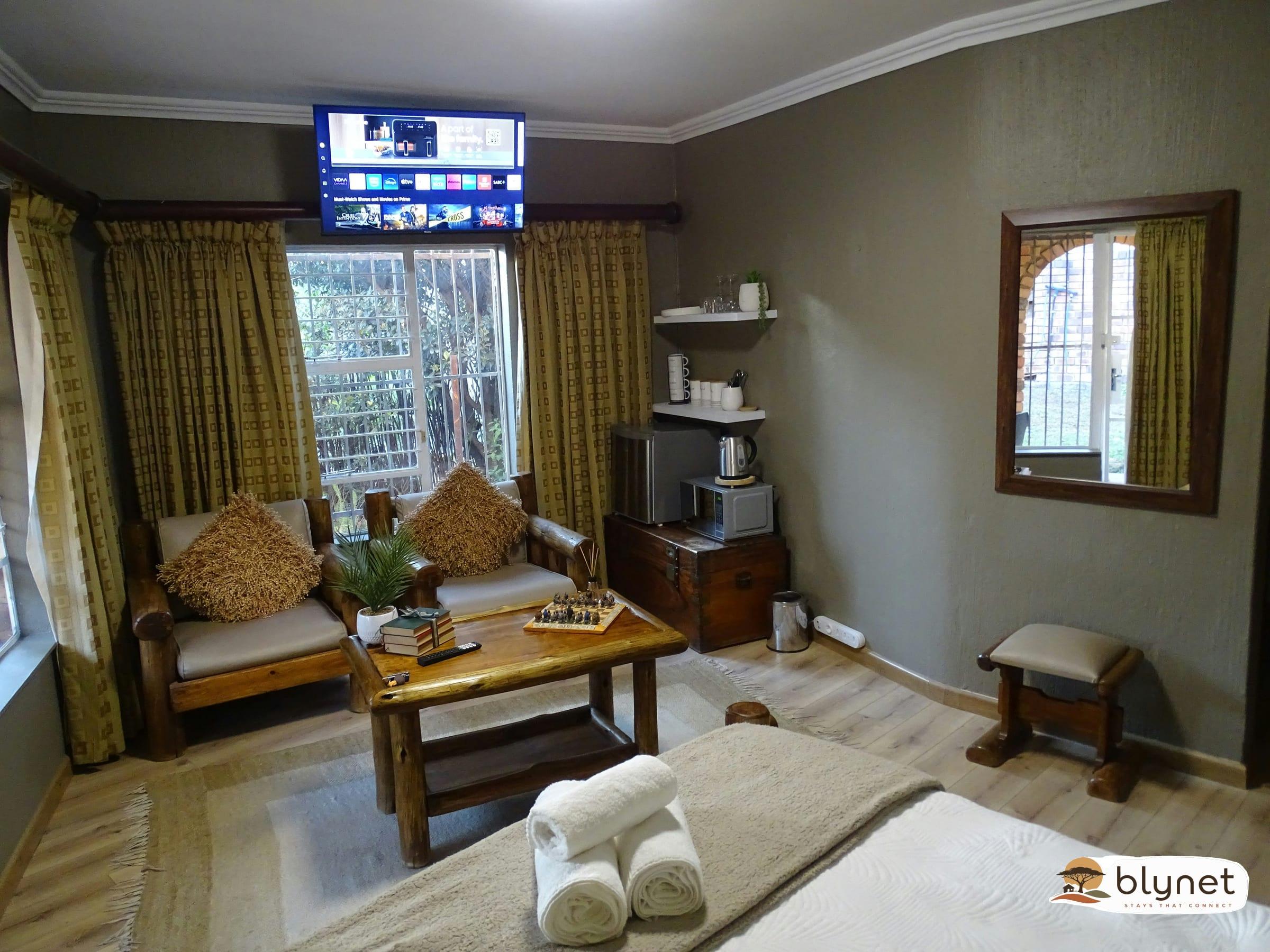 Silver Tree Guest Room thumbnail 2