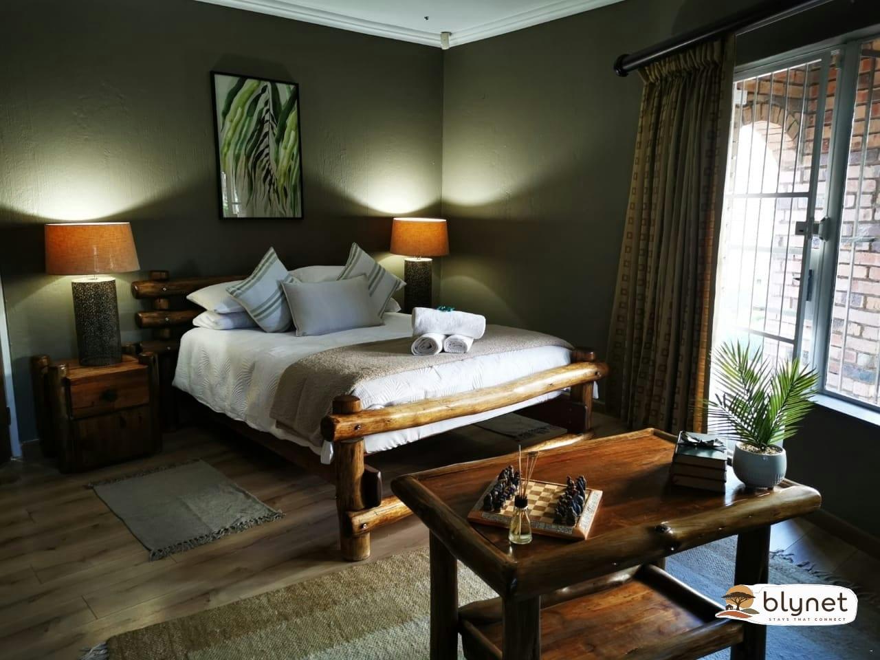 Silver Tree Guest Room thumbnail 7