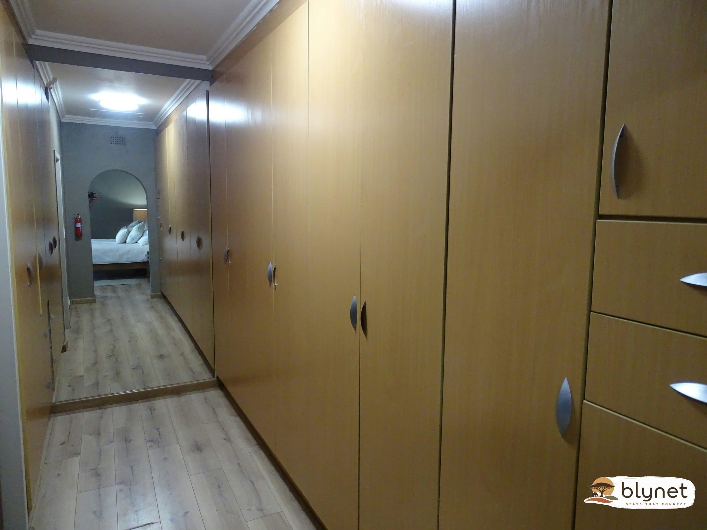 Silver Tree Guest Room thumbnail 12