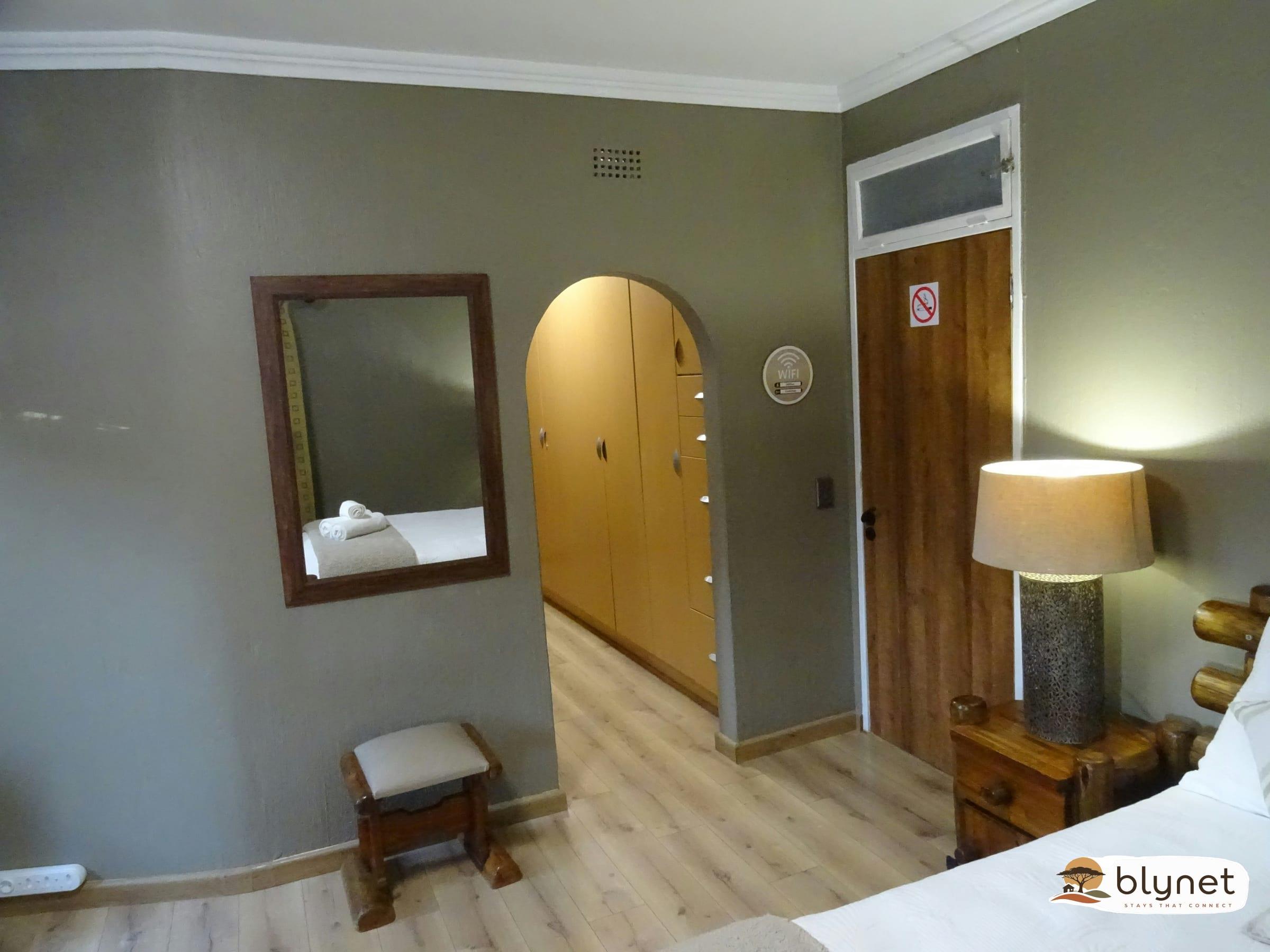 Silver Tree Guest Room thumbnail 15