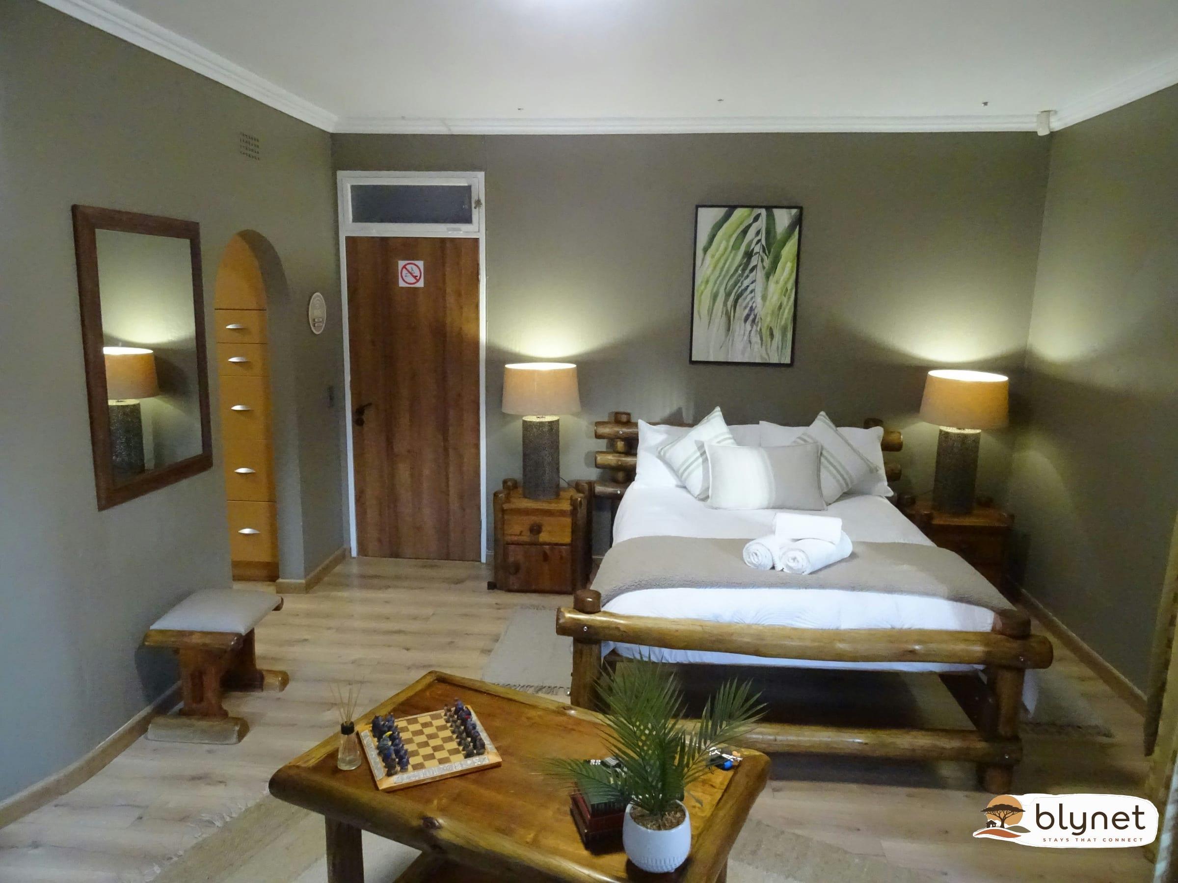 Silver Tree Guest Room thumbnail 8