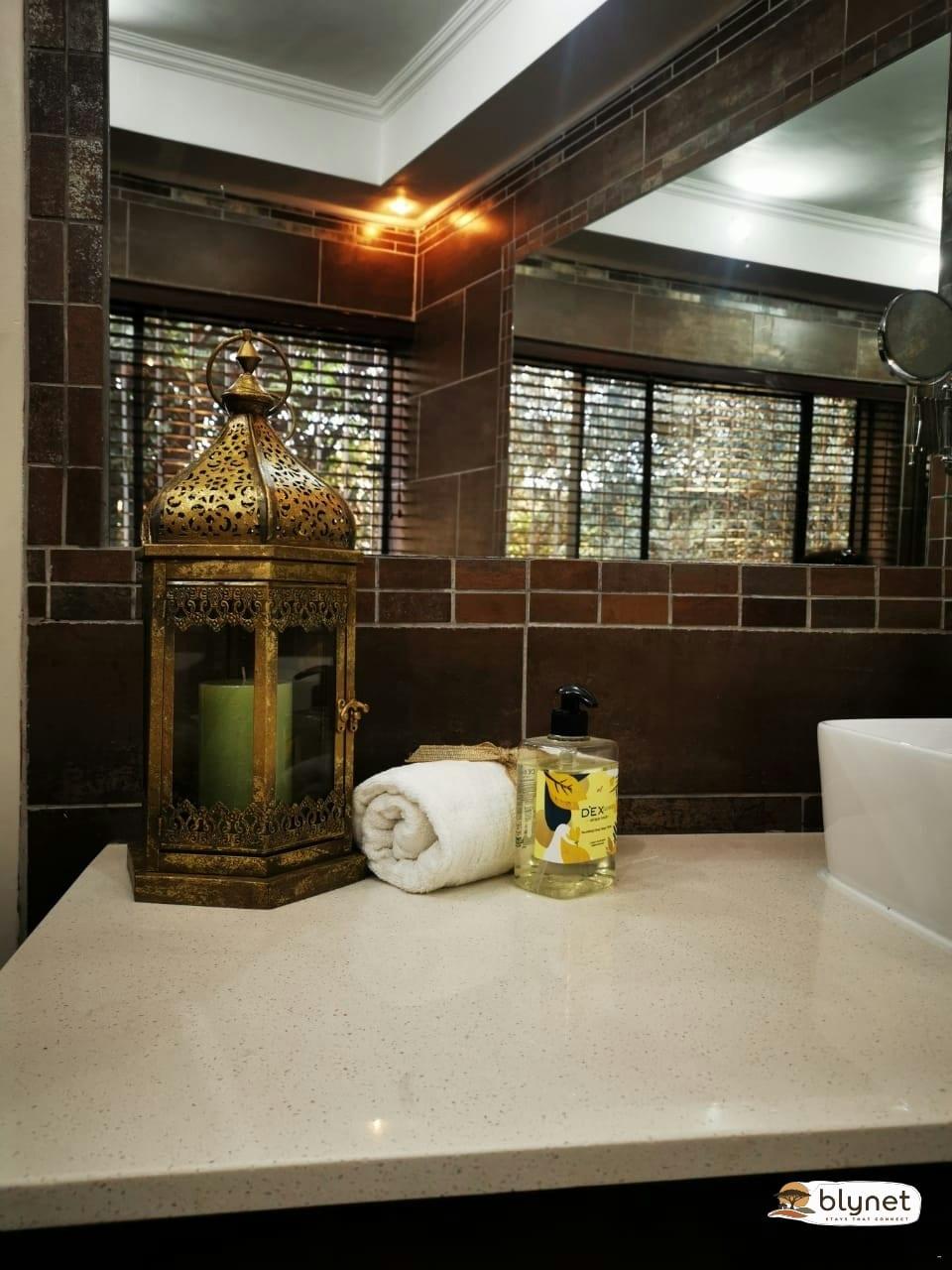 Silver Tree Guest Room thumbnail 17