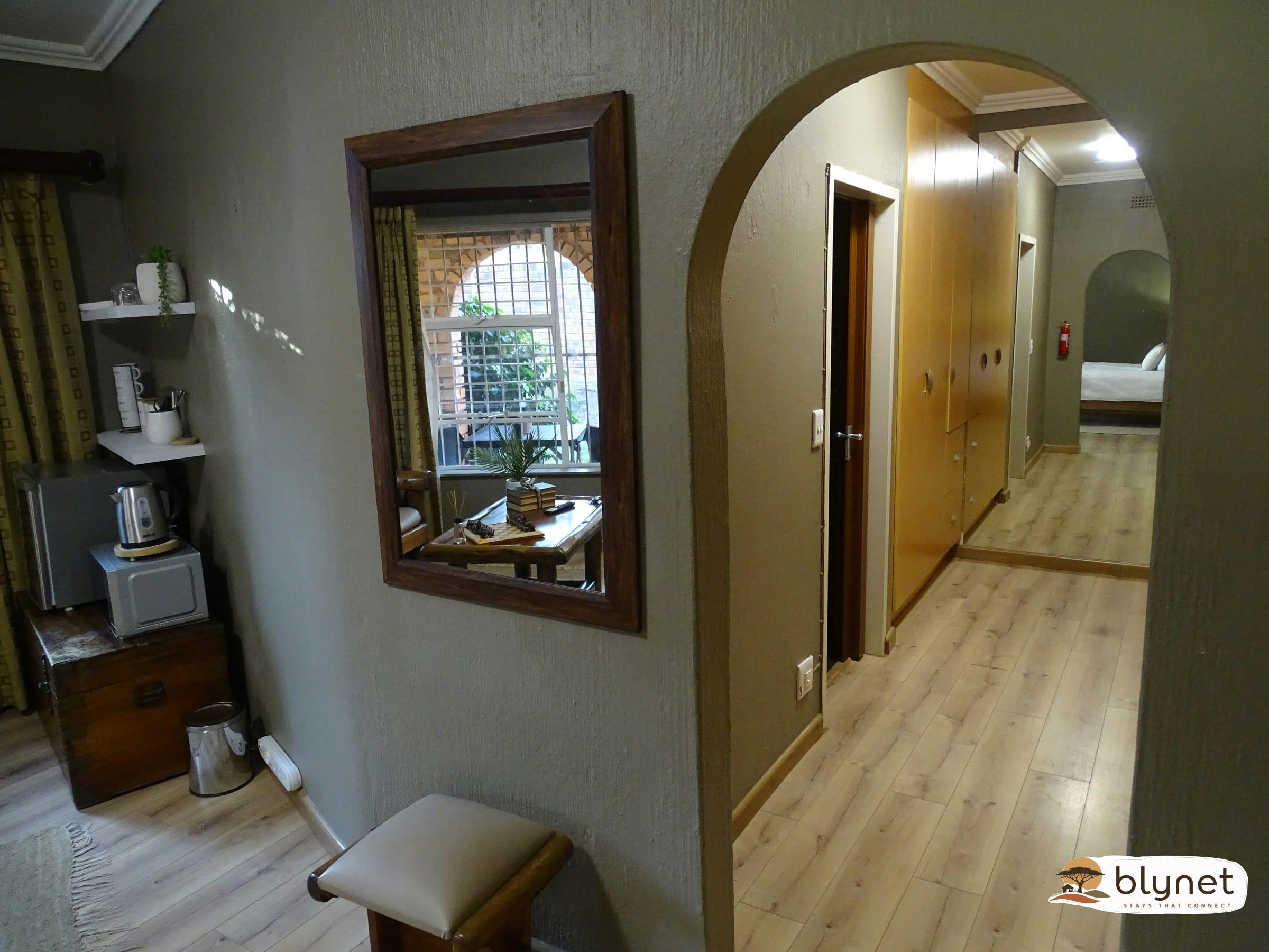 Silver Tree Guest Room thumbnail 6