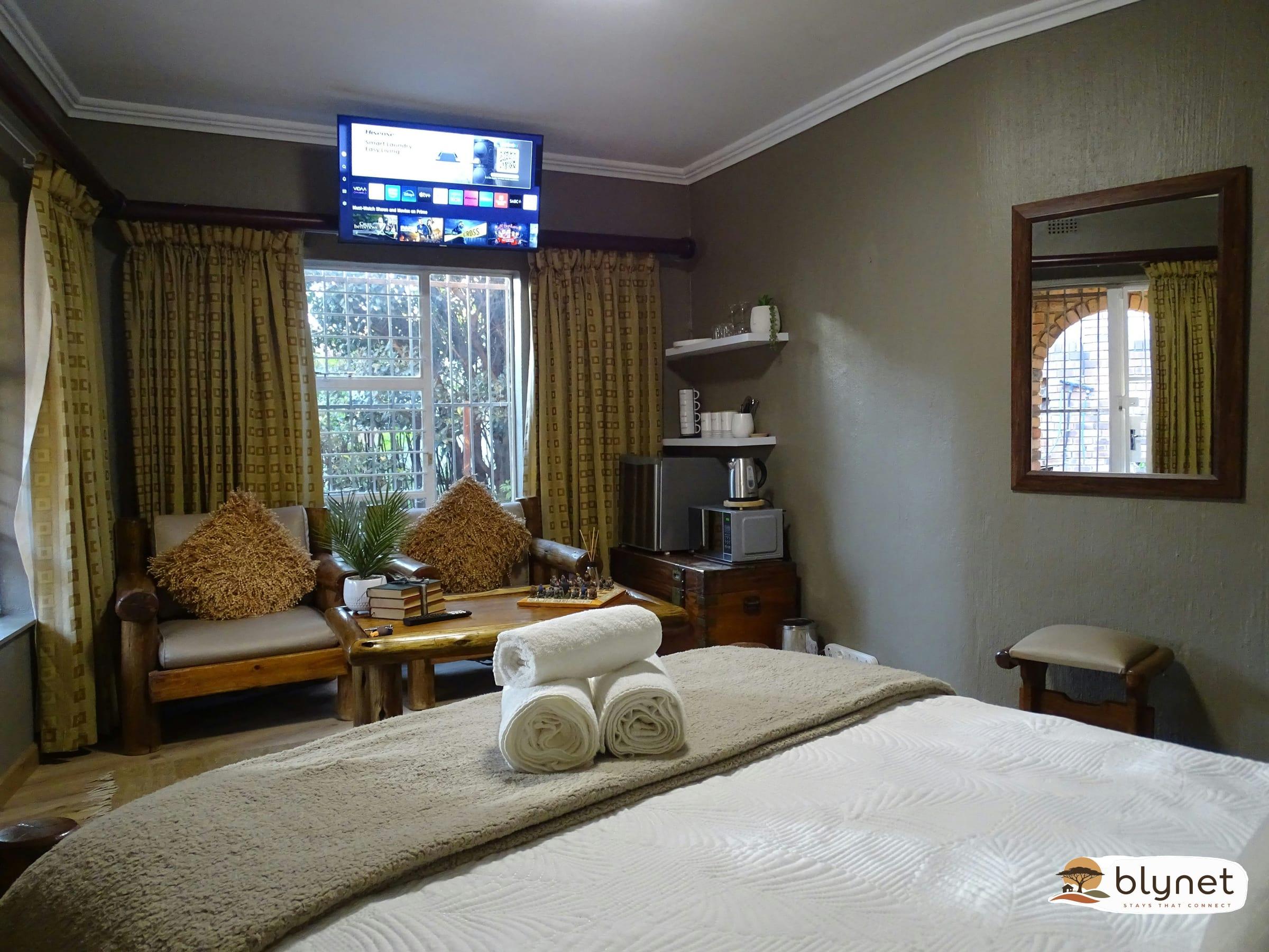 Silver Tree Guest Room thumbnail 9