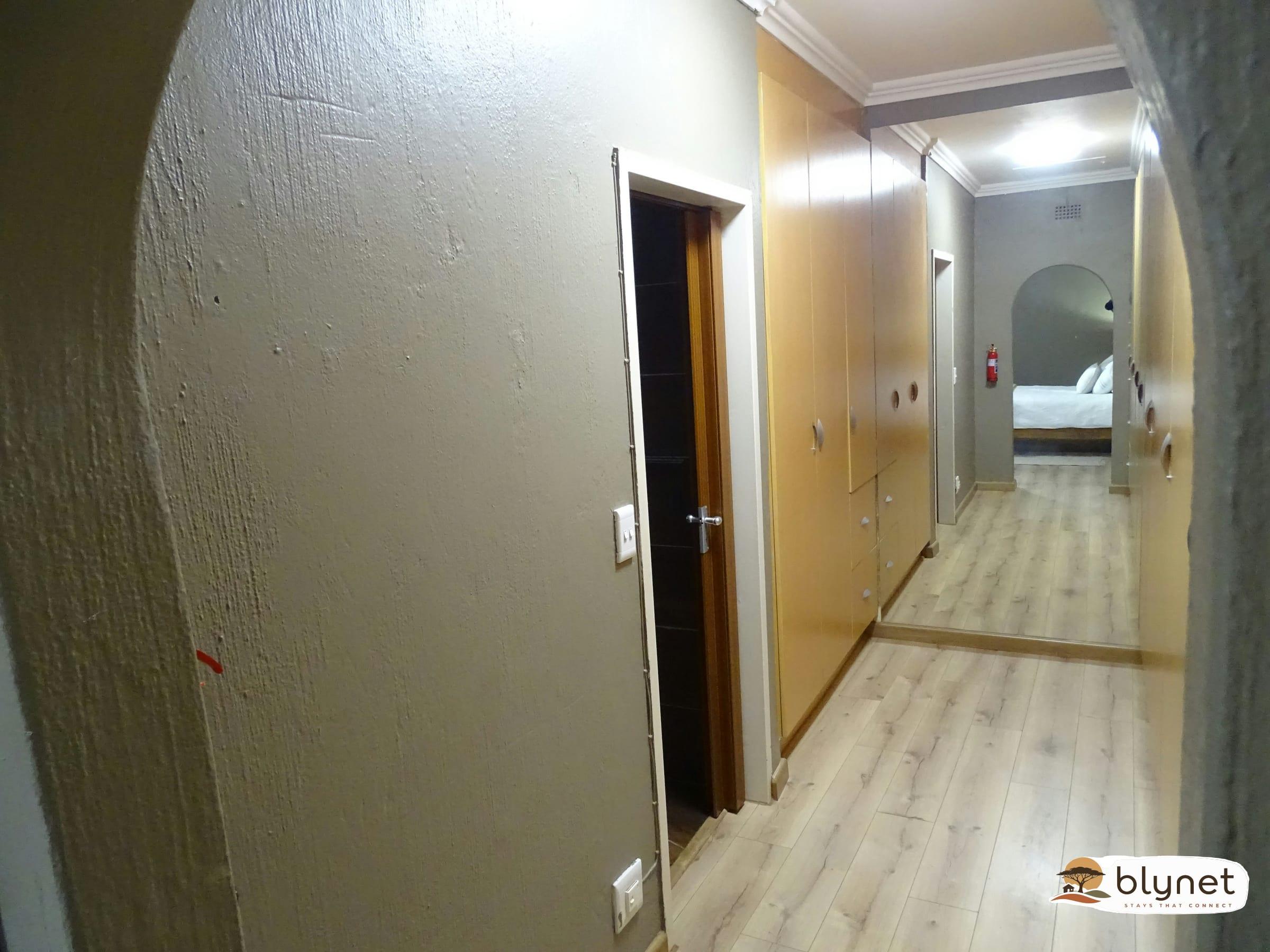 Silver Tree Guest Room thumbnail 11