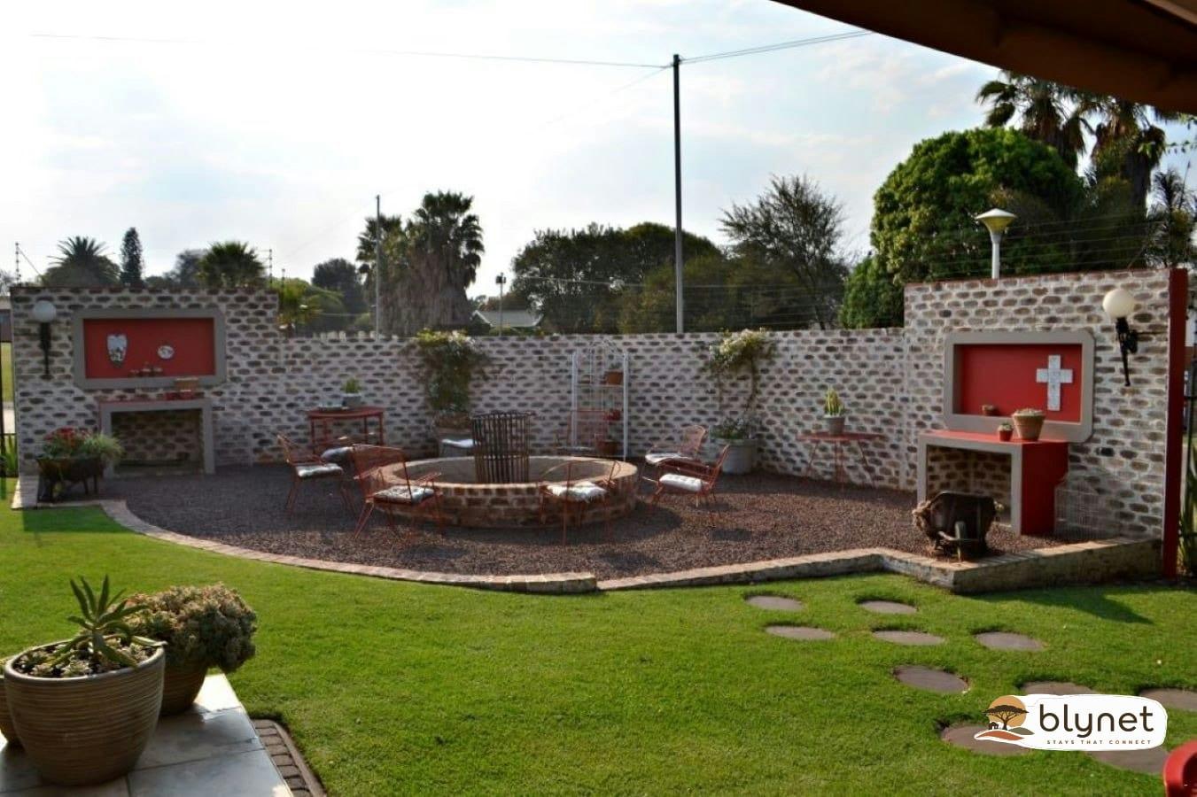 Bokmakierie Gastehuis Emalahleni Red thumbnail 5