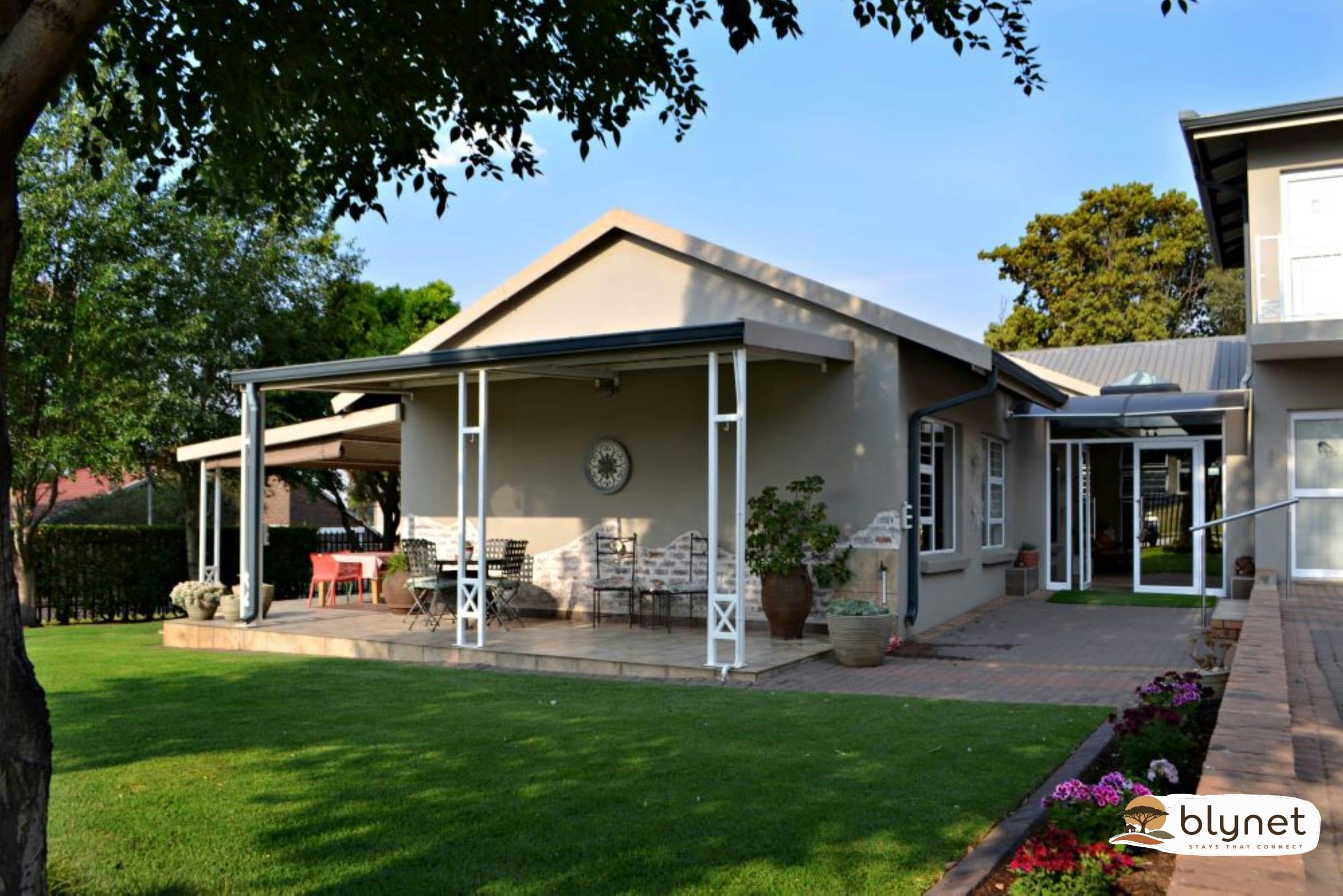 Bokmakierie Gastehuis Emalahleni Red thumbnail 3