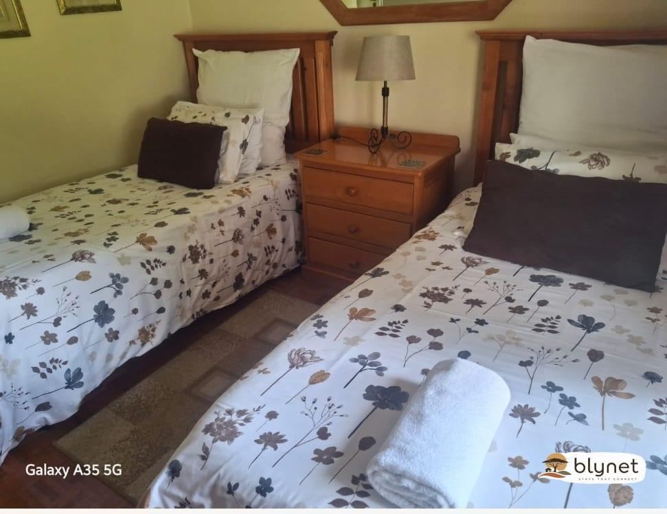 Duvets and Crumpets - 4 Bed Guesthouse thumbnail 16