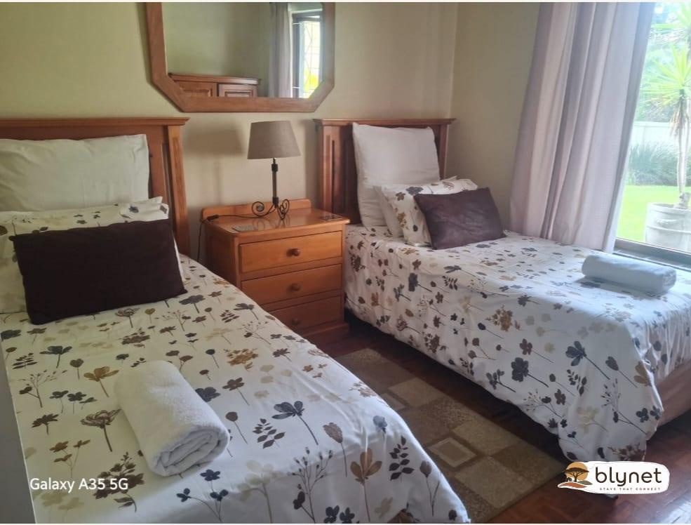 Duvets and Crumpets - 4 Bed Guesthouse thumbnail 15