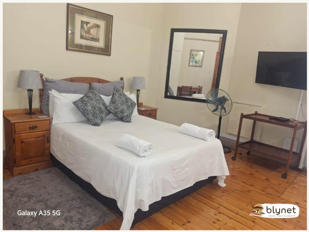Duvets and Crumpets - Double Room thumbnail 5