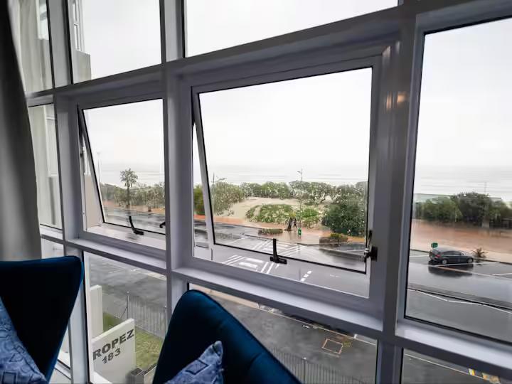 Oceanfront Elegance Strand St Tropez 306 thumbnail 18