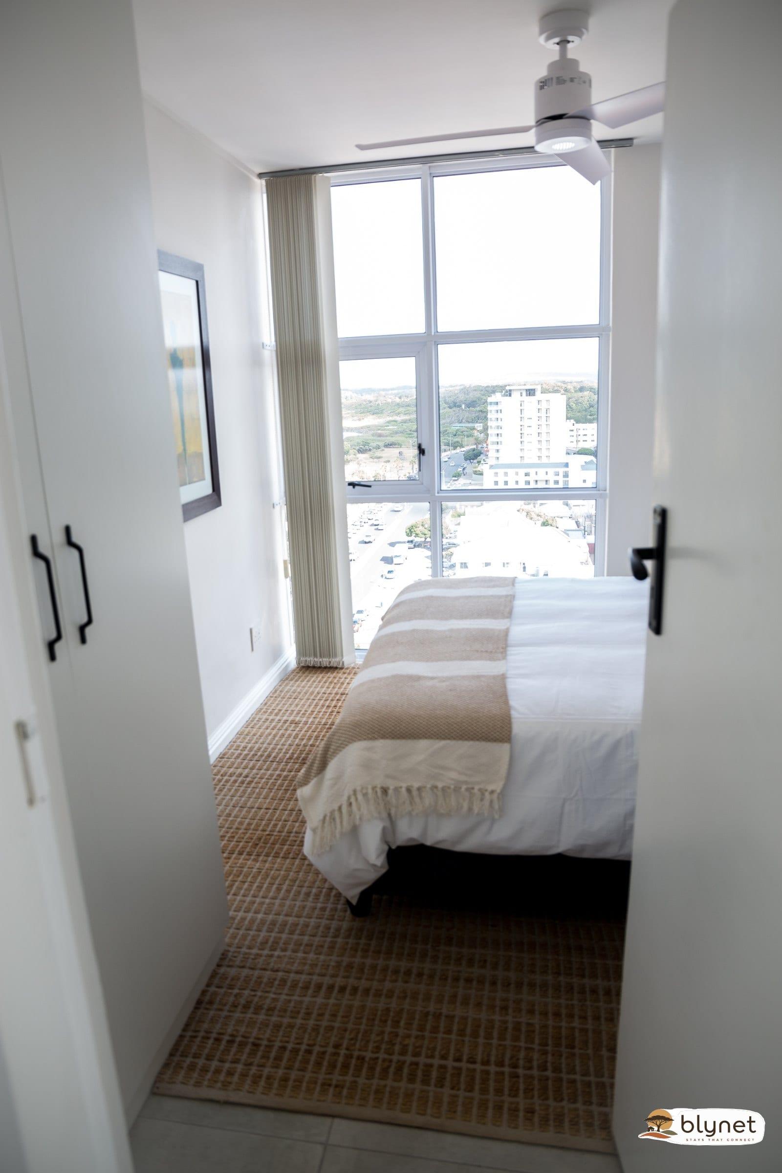 St Tropez 12th Floor Seafront Apartment thumbnail 22