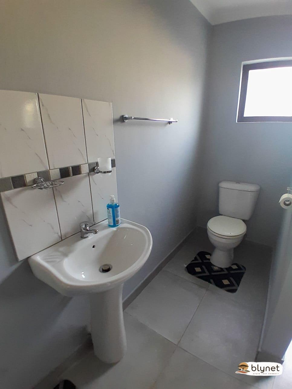 Queens Terrace Self catering unit 1 thumbnail 9