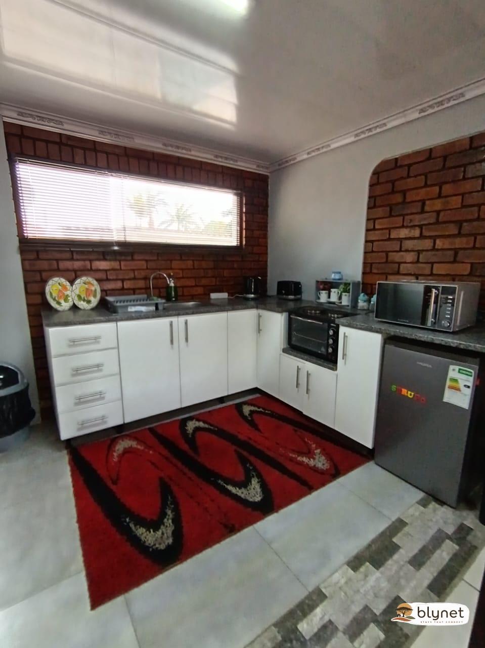 Queens Terrace Self catering unit 1 thumbnail 6