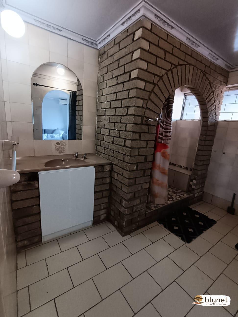 Queens Terrace Self catering unit 2 thumbnail 8
