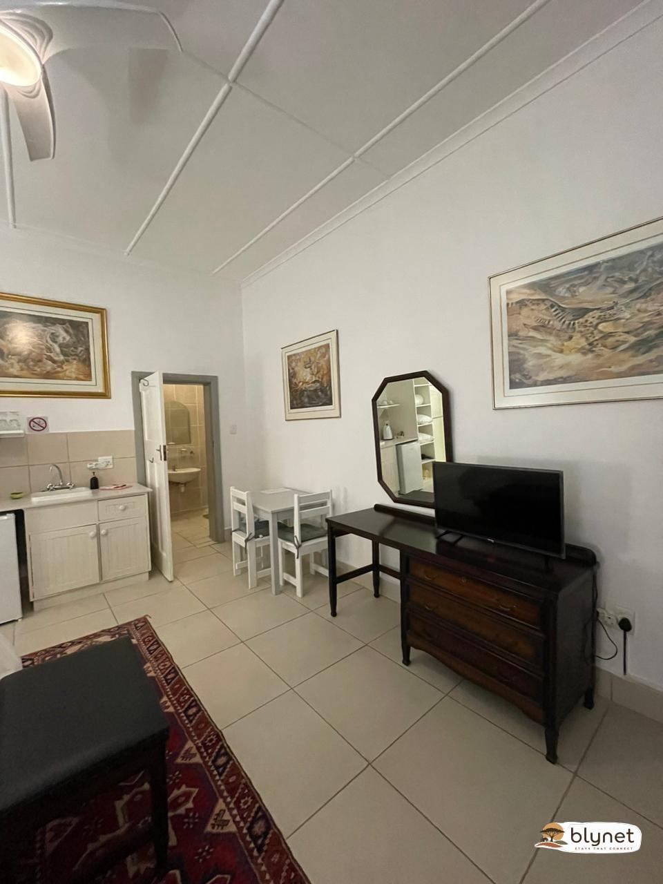 Green Olive Guesthouse - King Bed - wheelchair friendly thumbnail 37