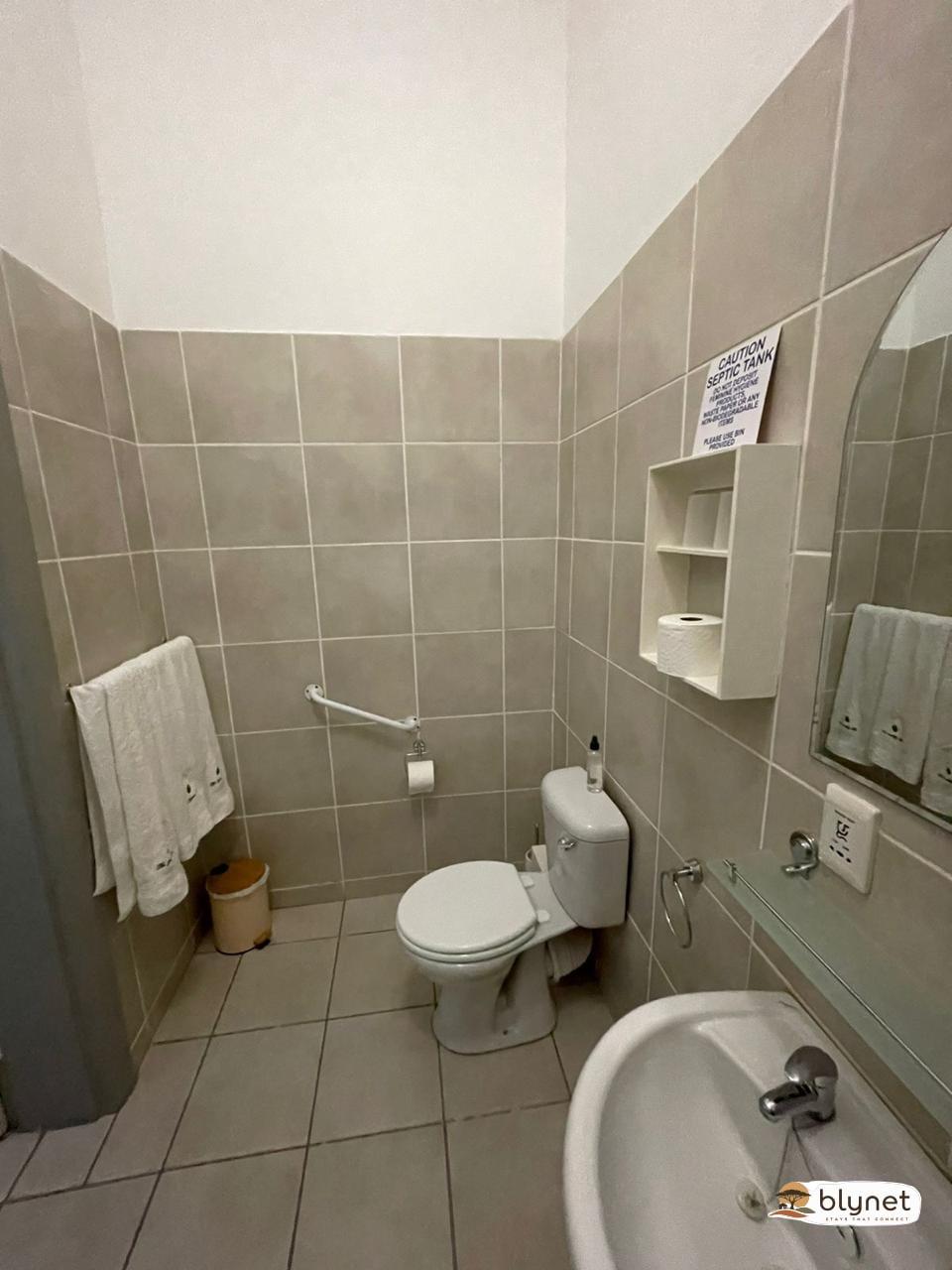 Green Olive Guesthouse - King Bed - wheelchair friendly thumbnail 35