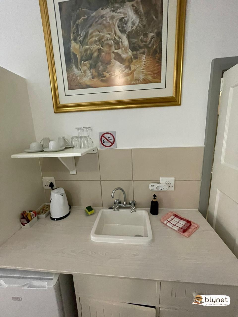 Green Olive Guesthouse - King Bed - wheelchair friendly thumbnail 38