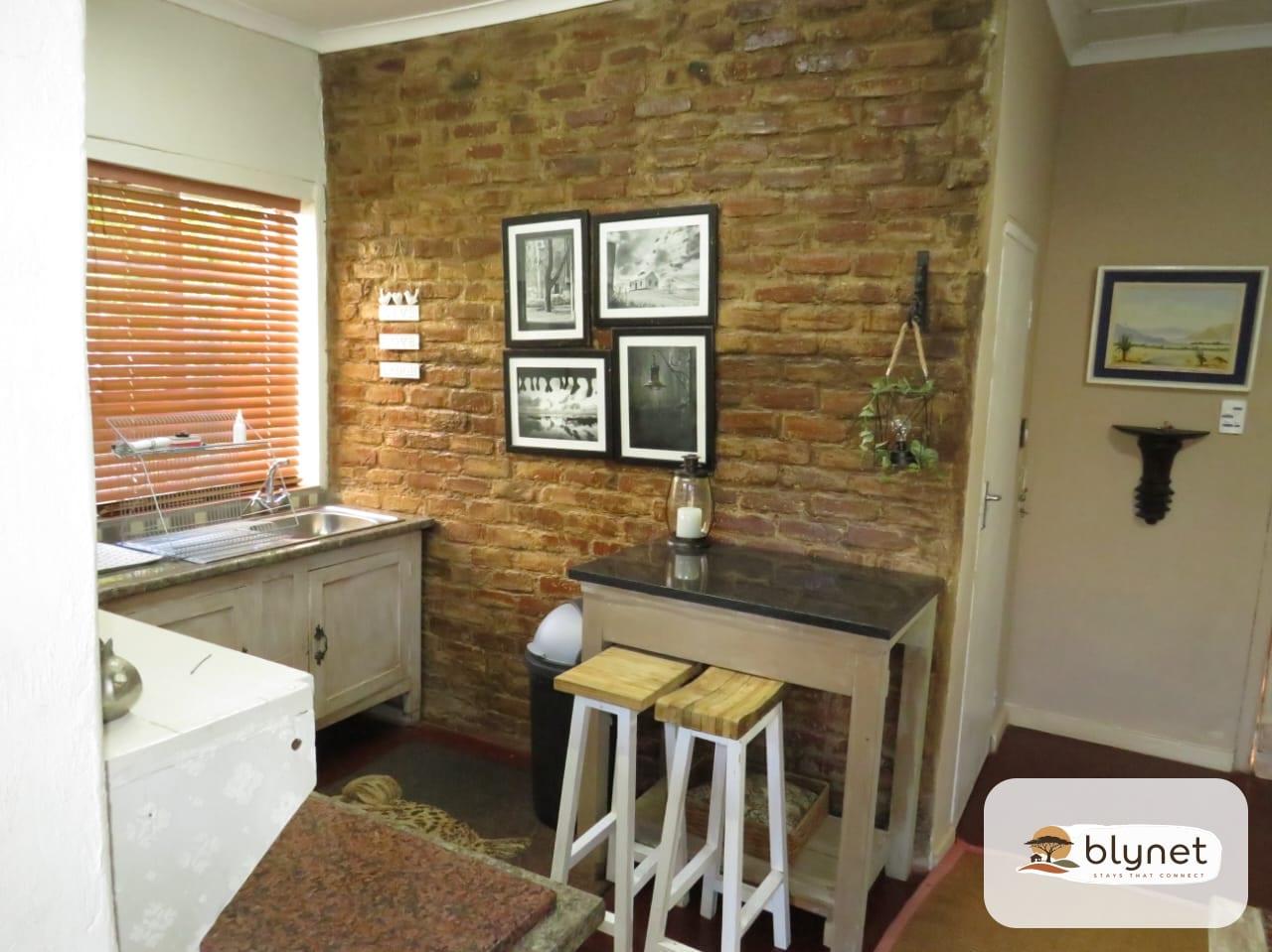 Selah Guest Cottage image 1