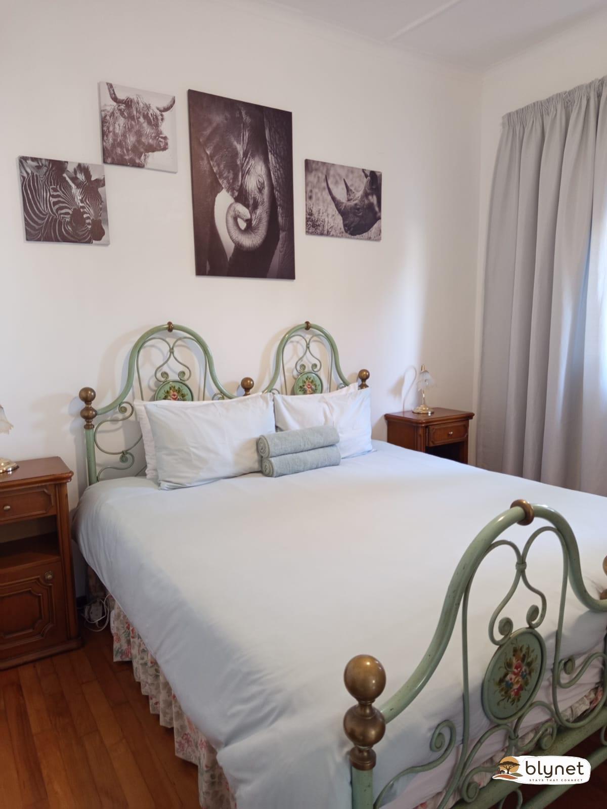 Green Olive Guesthouse - Cottage - Kingbed and sofa bed image 1
