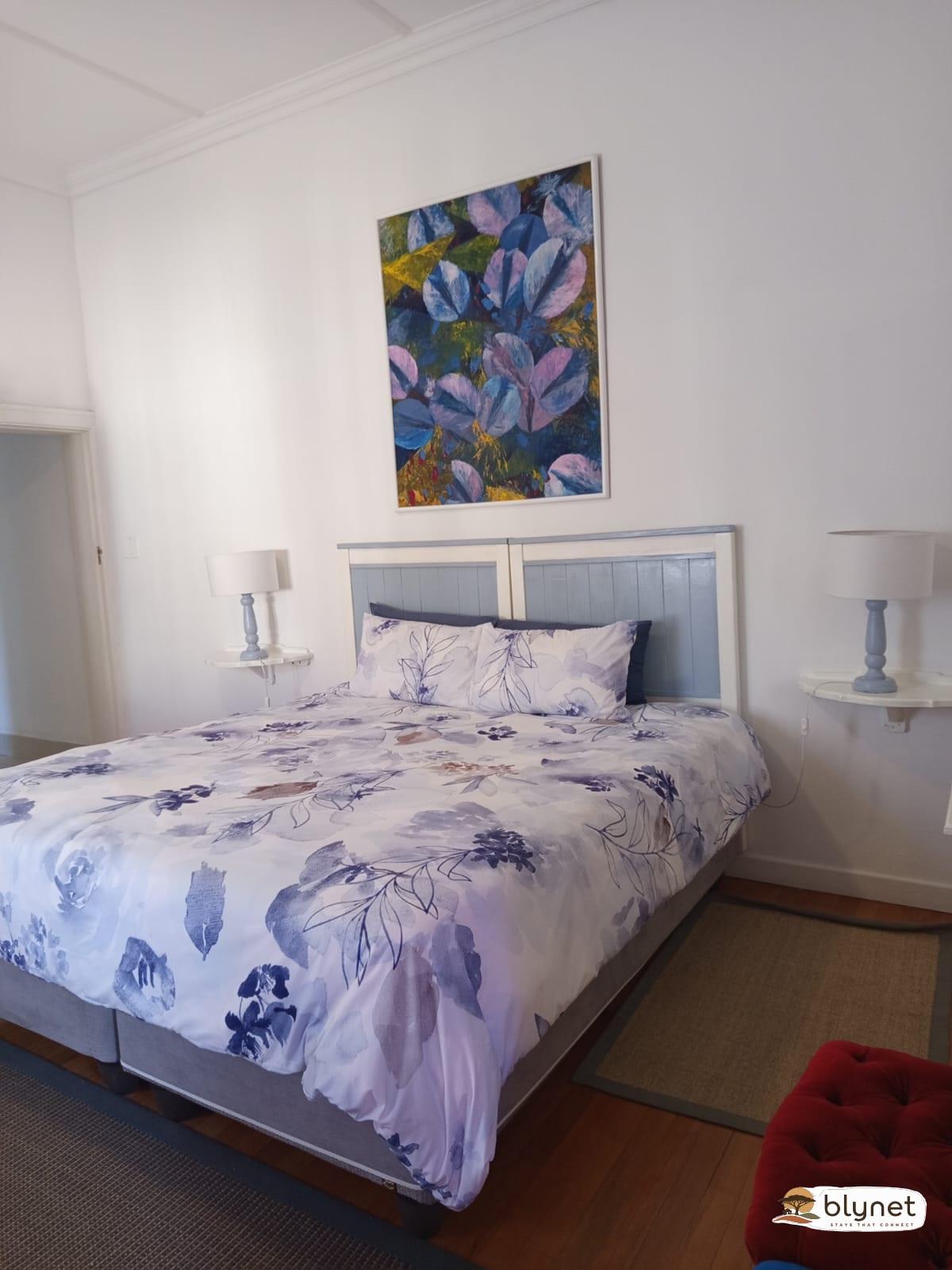 Green Olive Guesthouse - Twin/King bed en-suite shower image 1
