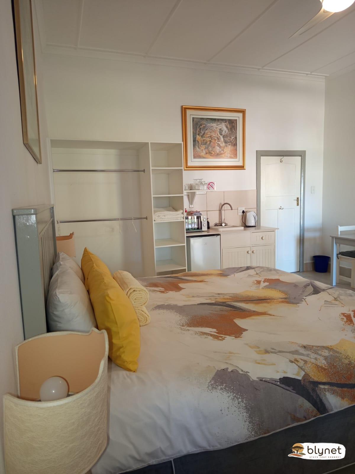Green Olive Guesthouse - King Bed - wheelchair friendly image 1
